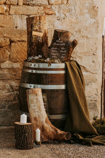 Tonneau de décoration de mariage avec plan de table